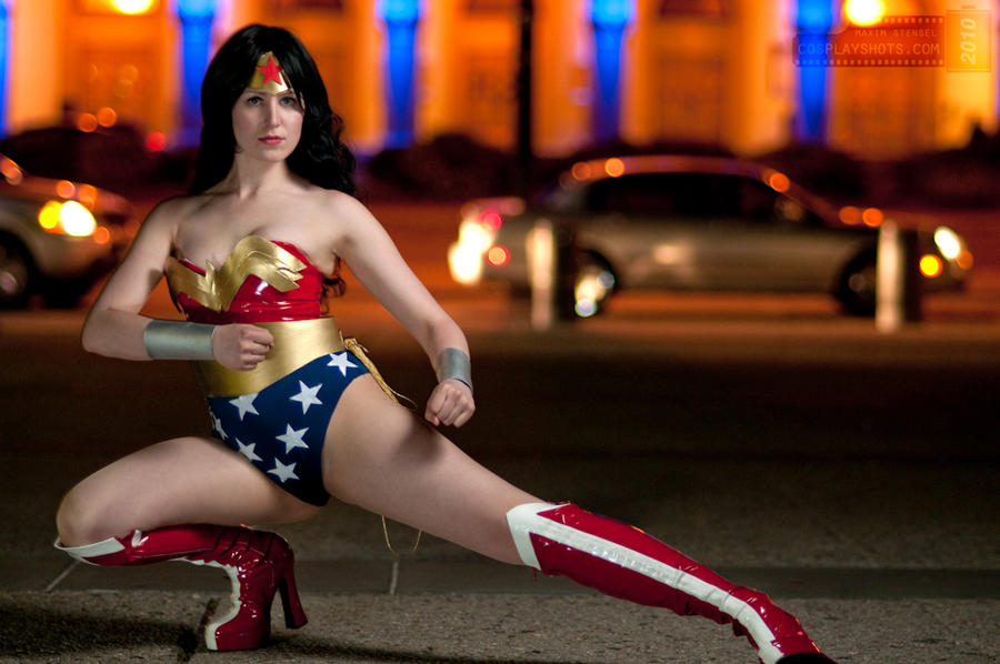 Wonder Woman 1 by cosplayshots